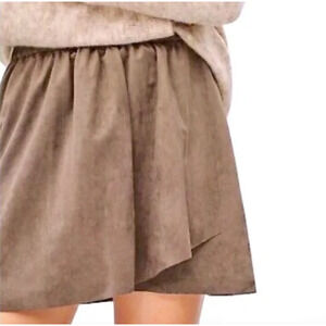 Aritzia's Wilfred Free Women's Nescher Vegan Suede Faux Wrap Mini Skirt Camel M